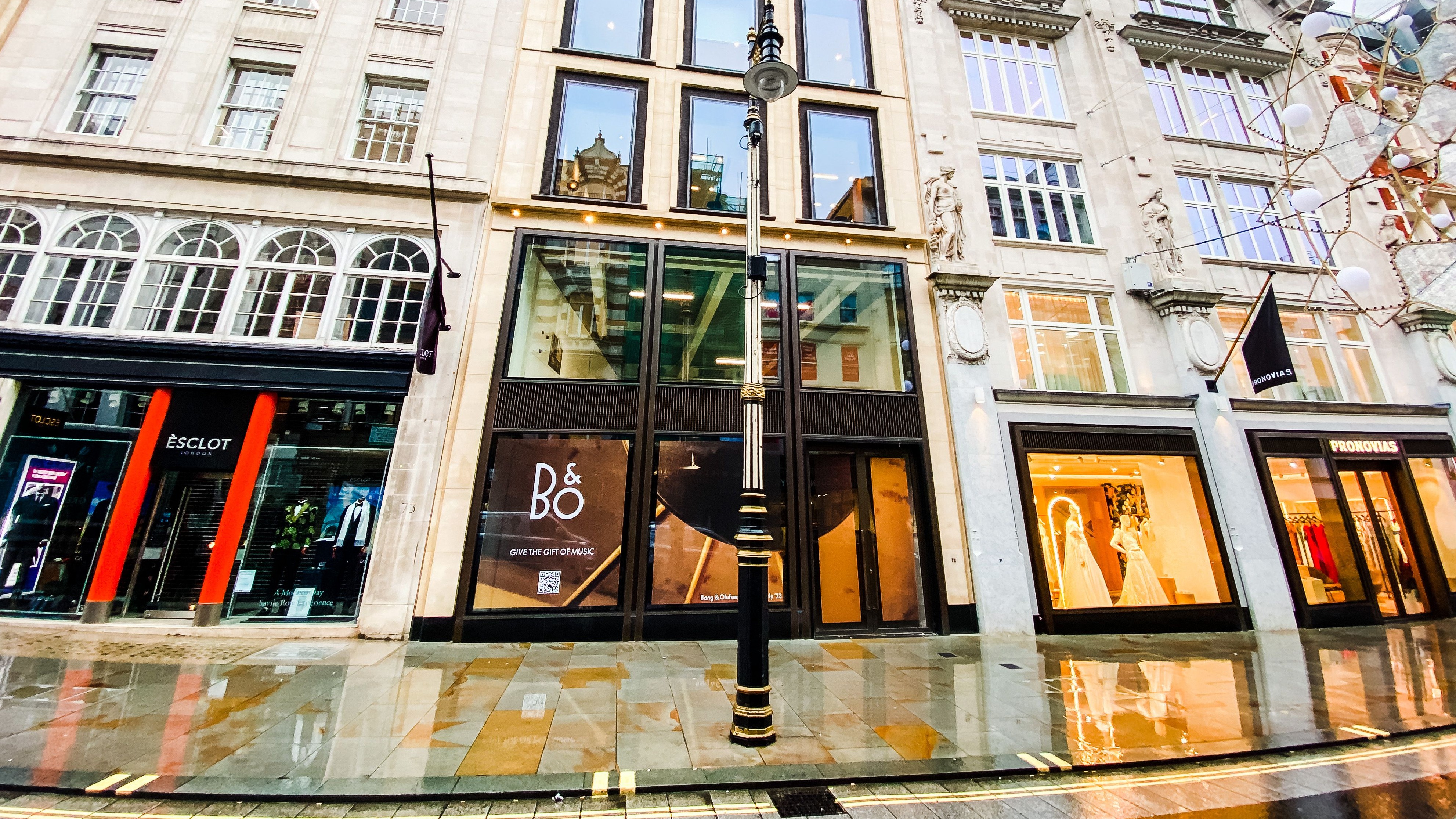 Bang & Olufsen flagship store in London -